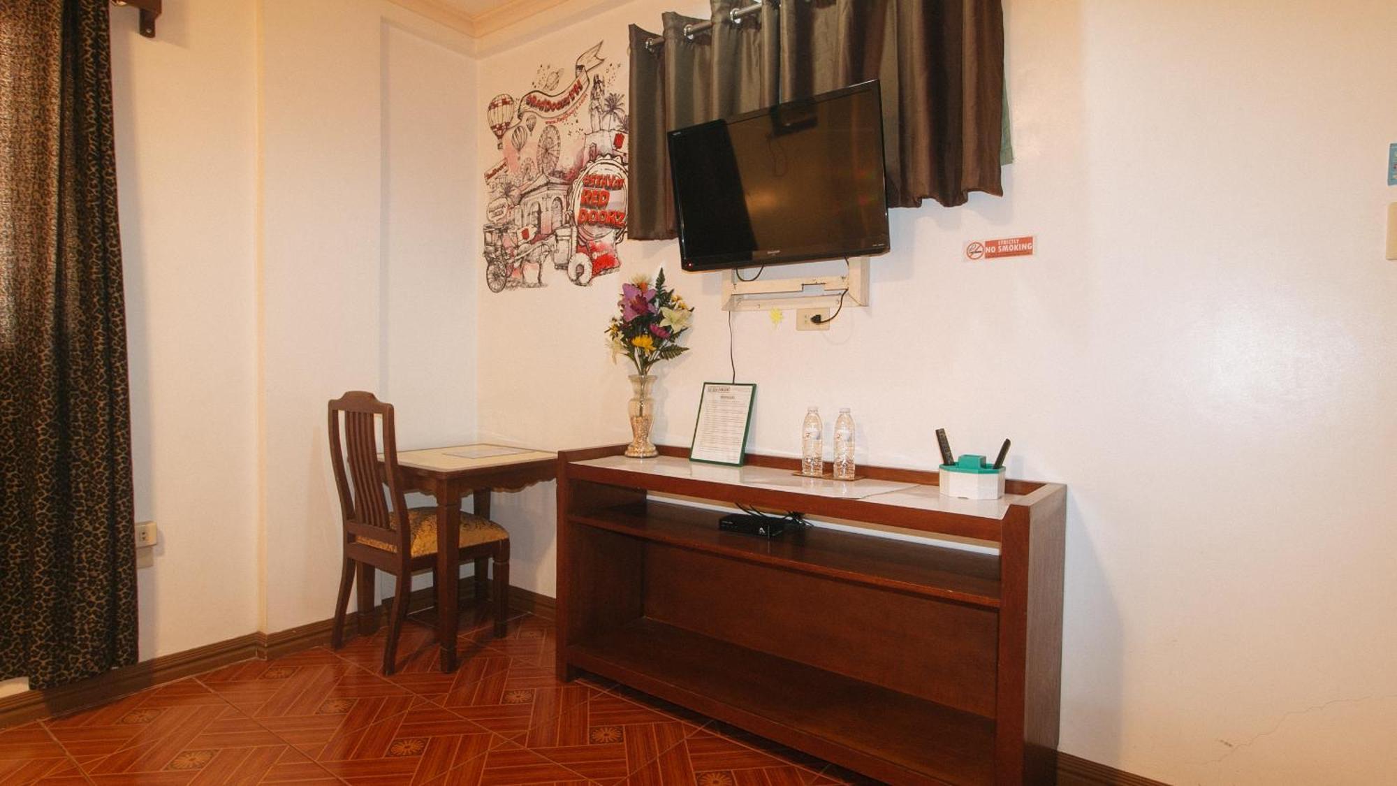 Reddoorz At La Casa Guesthouse Former Reddoorz At Tamarind Street Angeles City Ngoại thất bức ảnh