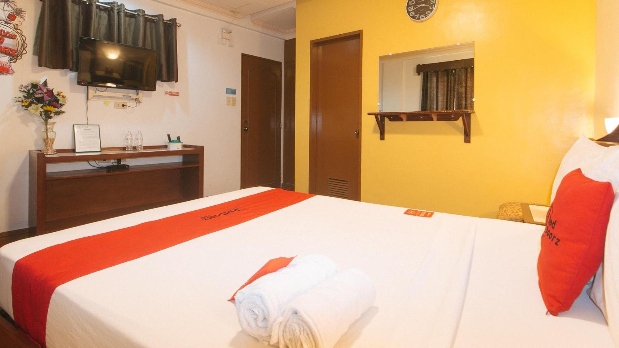 Reddoorz At La Casa Guesthouse Former Reddoorz At Tamarind Street Angeles City Ngoại thất bức ảnh